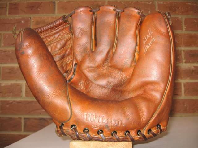 Hank Sauer Wilson A2940 Front